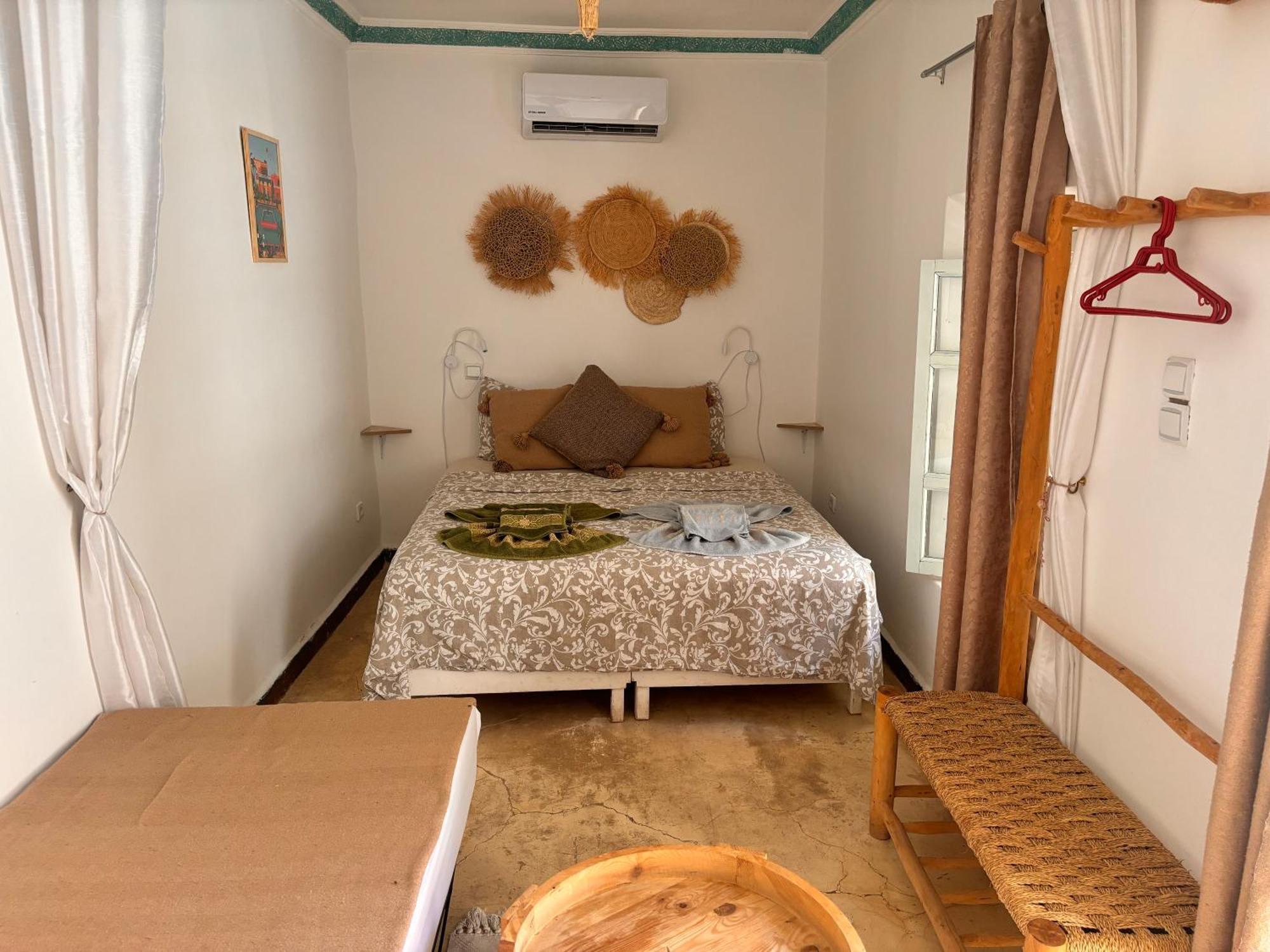 Sanwa Riad *